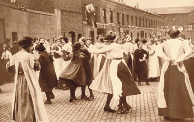 ダンスは戦争の終焉を祝う、1918 1935