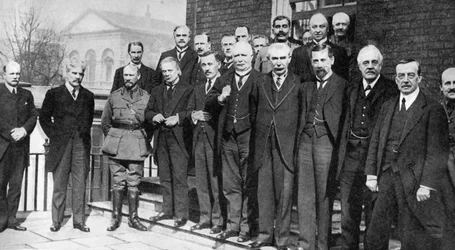 1917年1936年にイギリスの首相であるデービッドロイドジョージとその同僚たち