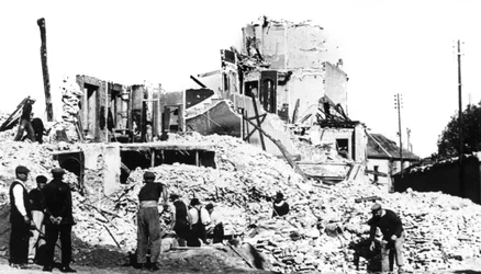 破壊された建物、フランスの解放、セントシール、1944年8月