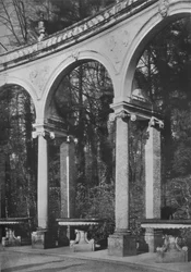 列柱と噴水の詳細、音楽の寺院、ベルサイユ、フランス、1924