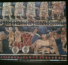 イラク南部、シュメールの戦車を示すウルの旗の詳細、紀元前 2600 ～ 2400 年頃
