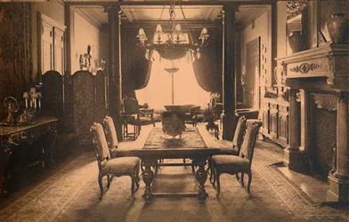 1927年、ベルギーのブリュッセルにあるキューバ大使館のダイニングルーム。