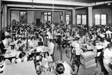 クレソンとフラワーガールのクリスチャンミッション、ロンドン、1926-1927で働いている障害のある女の子