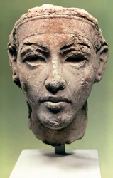 紀元前1350年、アマルナ時代のエジプトの頭