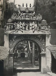 ヒンドゥー教寺院への入り口、セイロン、1926