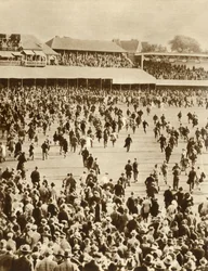 イギリスは、1926年、1935年にオーストラリアのロンドン、オーバルクリケットグラウンド、ロンドンに対して灰を勝ち取りました。