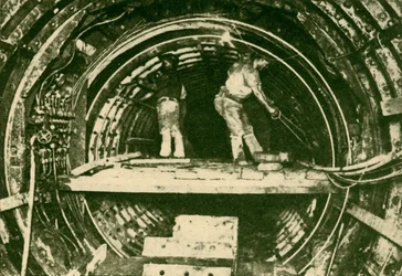 都市と南ロンドン鉄道のトンネルの拡大、新旧の直径の表示、1930年。