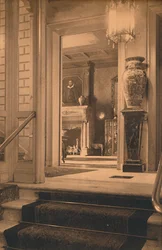 1927年、ベルギーのブリュッセルにあるキューバ大使館のロビーへの入り口。