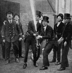 Etonsアマチュア消防士、ホースドリルの練習、バークシャー、c1922