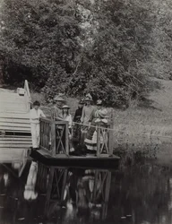 1880年代のピーターズバーグのピョートルドゥルノヴォダーチャのフェリー