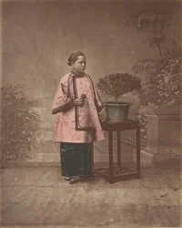 1870年代の上海出身の少女。
