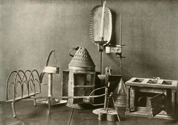フットウォーマー、石油ランプ、ろうそくの燭台、ブリキのランタン、トースター、1937年、18世紀。