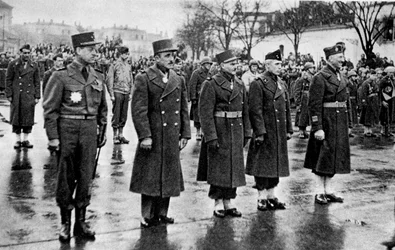 1945年2月10日、フランスのミュルーズにあるレギオンドオヌールを授与されるフランスの兵士