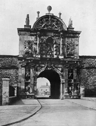 城塞の門、プリマス、デボン、1924-1926年