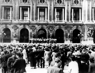 1940年から1944年にパリで占領されたコンサートを行うドイツ軍のバンド