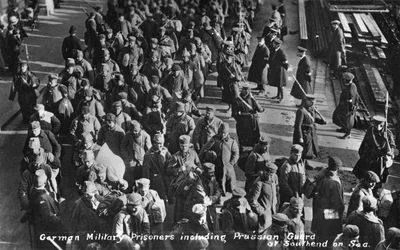 サウスエンドの海でプロイセン警備隊を含むドイツ軍の囚人、c1914-1915