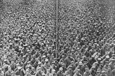 1918年8月21〜22日、フランスのソンムにある第3と第4のイギリス軍によって捕らえられたドイツの囚人