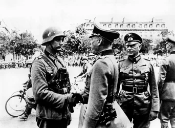 1940年6月、パリ占領後のドイツの勝利パレード