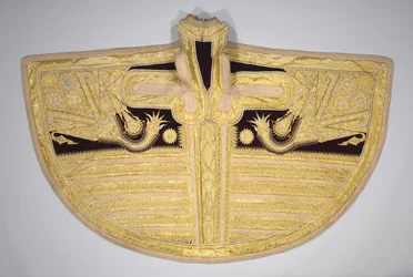 女性のための金糸刺繍衣服、1800年代後半。