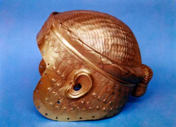 メソポタミアの金の兜、紀元前2500年