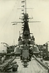 旗を守る、1919年。