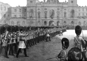 女王陛下の誕生日、1875年にセントジェームスパークで色を群がっている警備員