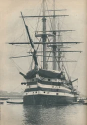 1922年、1936年に乾ドックに移される前のHMS Victory