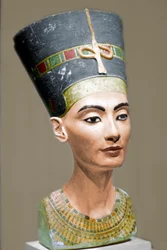 エジプトのネフェルティティ女王の首長