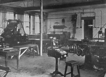 ヘリオットワットカレッジ、エディンバラ-活版機械部門、1909年。