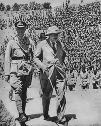 戦場からの家-カーセージの古代ローマの円形劇場のチャーチル氏、1943-44年