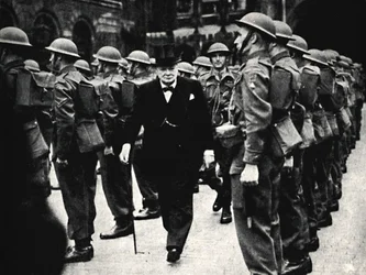 ホーム・ガードの視察、1940年代、1945年。