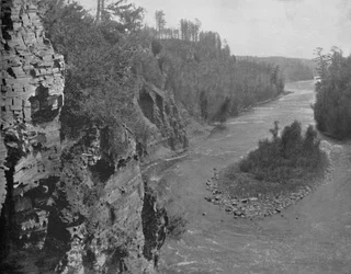 カカベカ滝の下のカミニスティカ川、c1897。