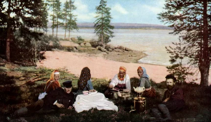 大天使、ロシアの近く、川でお茶を飲んでいるカレリア人、c1930年代