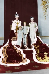 1937年の戴冠式の日にジョージ6世王とエリザベス女王