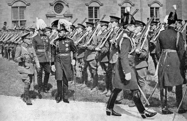 ジョージ5世王1865-1936、バンゴー大学カレッジでOTCを視察、c1920年代1936