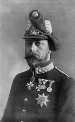 1910年にオーストリアの制服を着たジョージ5世王