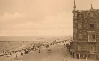 La Digue et la Plage、プロムナードアンドザビーチ、c1900。