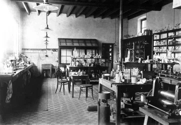 1890年代、サンレモのヴィラにあるアルフレッドノーベル研究所