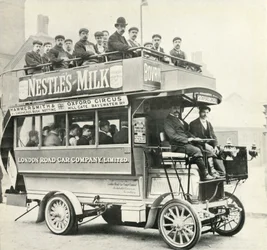 ロンドンの蒸気バス、c1900、1947。
