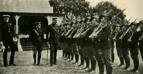 オーストラリアの士官候補生、第一次世界大戦、c1914、c1920をレビューするキッチナー卿。