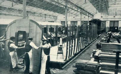 鉄道車両を作る、1922年。