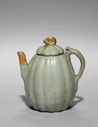 メロン型のワイン水差し、1100年代から1200年代。