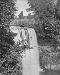 ミネハハ滝、ミネアポリス、ミネソタ、米国、c1900。
