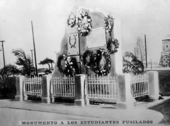処刑された学生の記念碑、1901年、1920年代