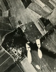 1939年から1940年、1941年の敵が保有する飛行場でのイギリスの爆弾の増加。
