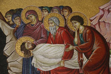 イスラエルのエルサレムにある聖墳墓教会のキリストの死のモザイク画