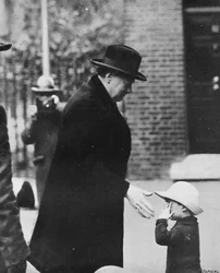 1926年、1926年、1945年のゼネストの間に閣議に出席したチャーチル氏