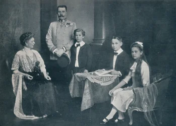 妻と子供たちとともに殺害されたフランツ・フェルディナント大公、1910年頃