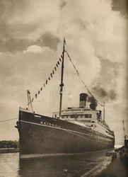 浮かぶ最大の船の1つ、キュナードホワイトスターラインが所有するマジェスティック、1936年