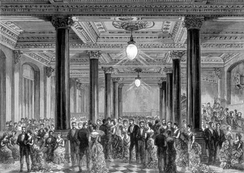 1882年6月28日、ロンドンのフリートストリートにあるデイリーテレグラフの新しいオフィスの窓口を開く